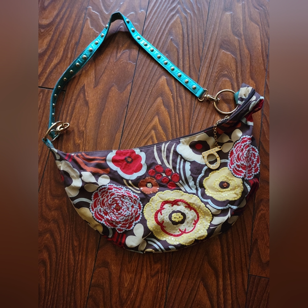 Bebe woven shoulder bag with sequins